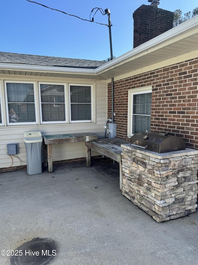 view of patio with an outdoor kitchen