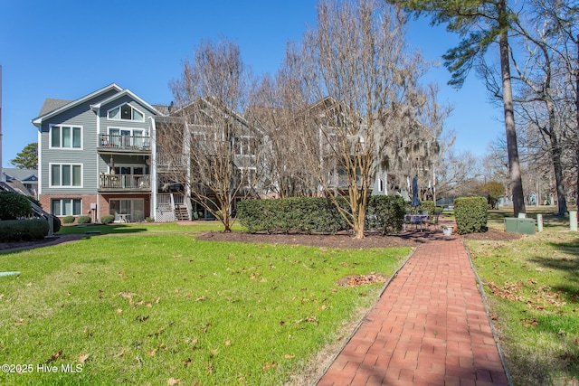 view of home's community featuring a lawn