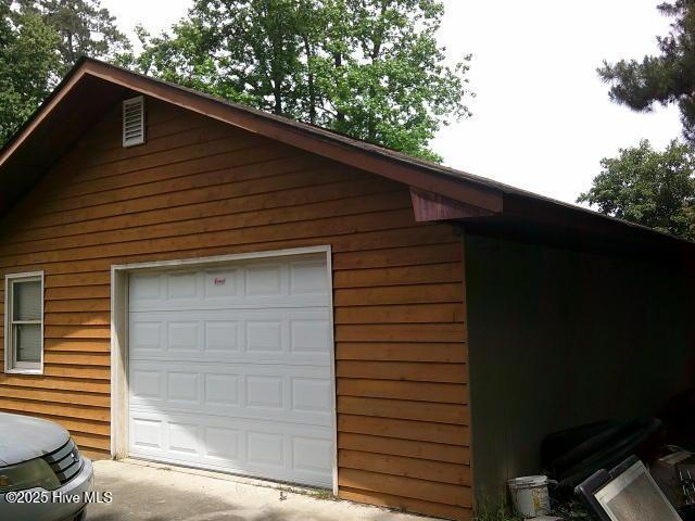 5200 Pineview Rd, Lumberton, NC 28360 - view of garage