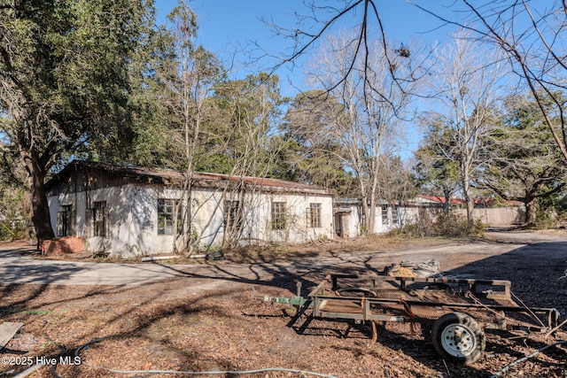 exterior space featuring driveway