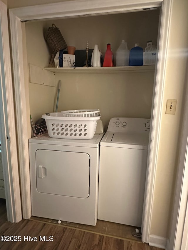 laundry room with laundry area, independent washer and dryer, and wood finished floors