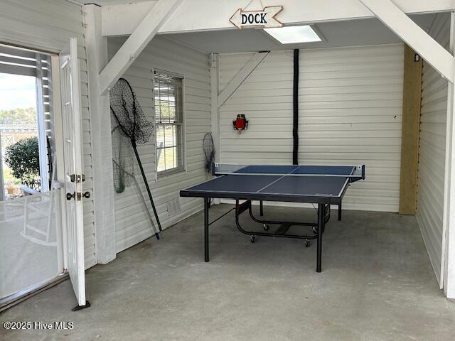 game room with concrete floors