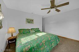 carpeted bedroom featuring a ceiling fan