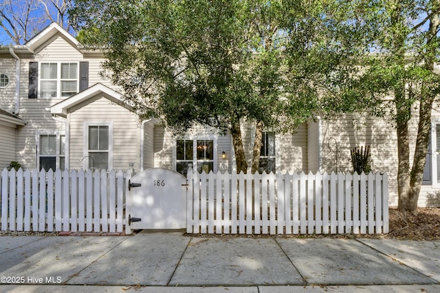 view of front of house featuring a fenced front yard and a gate