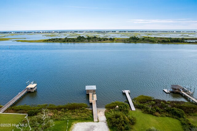 view of water feature with a floating dock