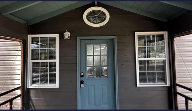 doorway to property with covered porch