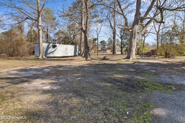 view of yard with an outdoor structure and a storage shed