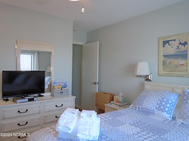 bedroom featuring ceiling fan