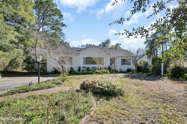 ranch-style home featuring stucco siding