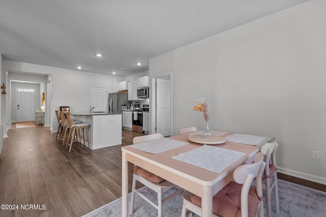 dining area featuring dark wood-style floors, recessed lighting, and baseboards