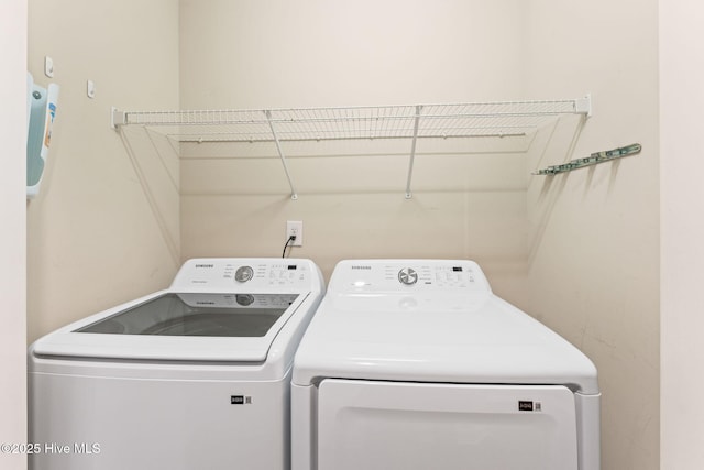 washroom featuring laundry area and washing machine and dryer