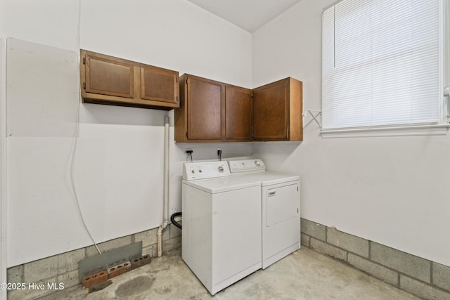 laundry room featuring cabinet space and washer and clothes dryer