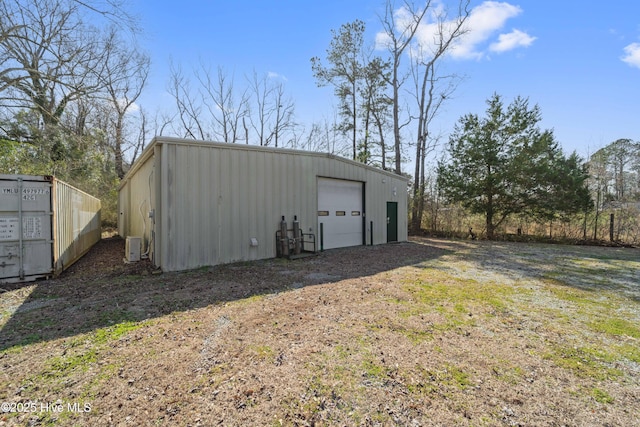 view of outdoor structure with an outbuilding and dirt driveway