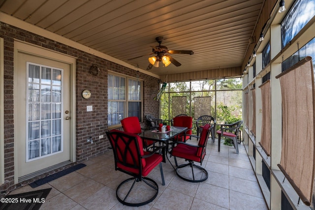 sunroom featuring a ceiling fan