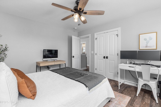 bedroom featuring dark wood finished floors, a ceiling fan, and a closet