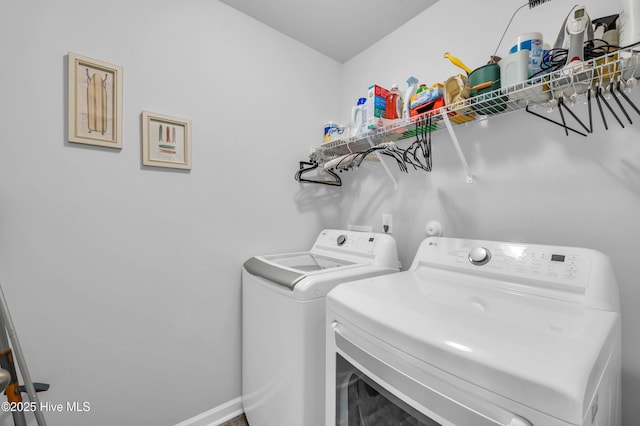 laundry area with laundry area, baseboards, and washing machine and clothes dryer