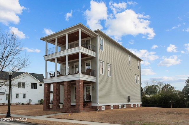 view of front of house featuring a balcony