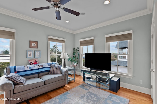 living room featuring light wood-style flooring, recessed lighting, a ceiling fan, baseboards, and crown molding