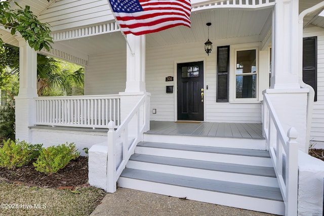 property entrance featuring a porch