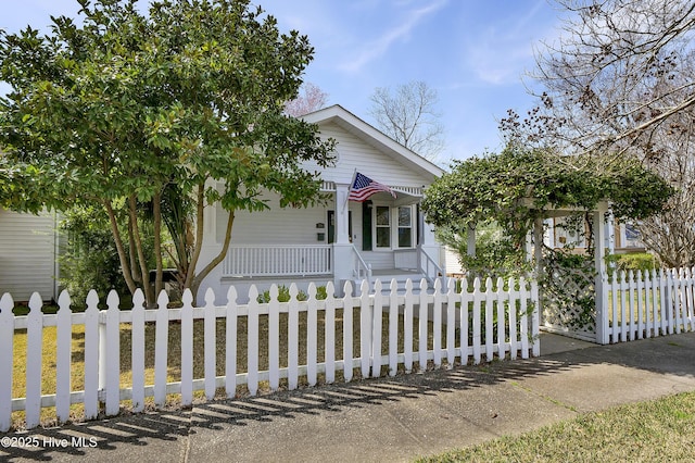 view of front of house featuring a porch and a fenced front yard