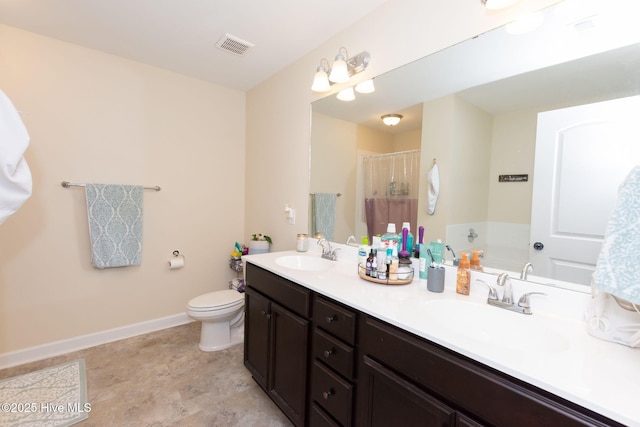 full bathroom with baseboards, a sink, a shower with shower curtain, and double vanity