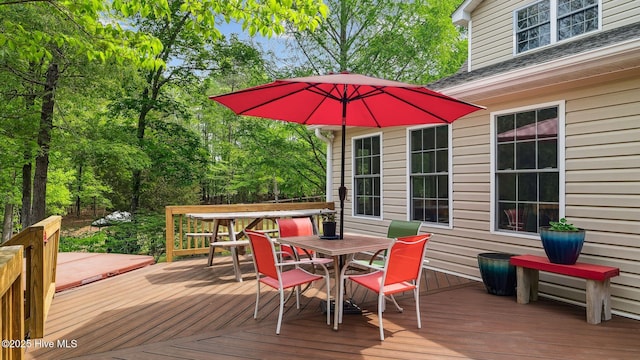 deck featuring outdoor dining area