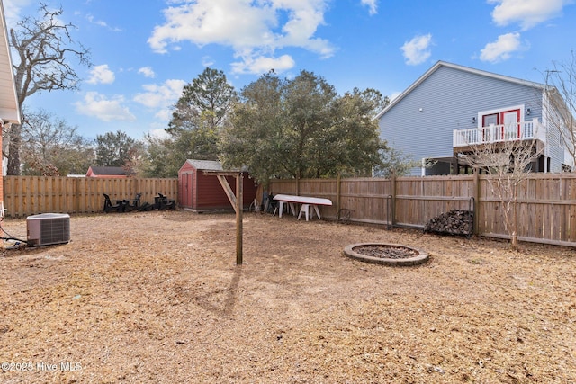 151 NE 9th St, Oak Island, NC 28465 - fenced backyard featuring cooling unit