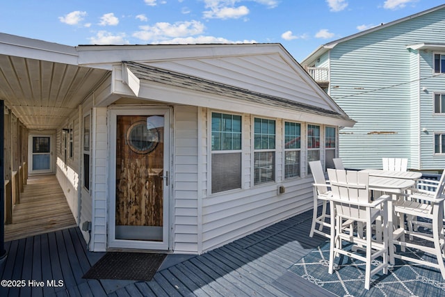 deck with outdoor dining space