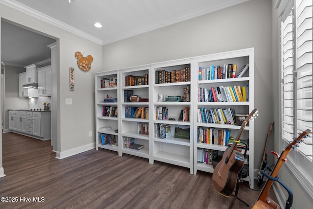 sitting room with recessed lighting, dark wood-style flooring, crown molding, and baseboards