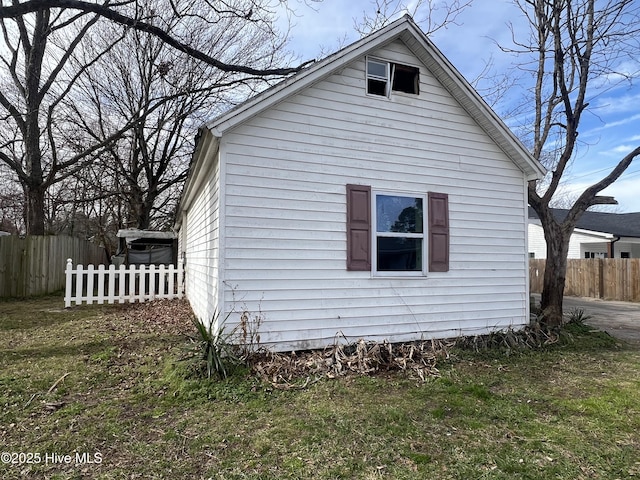 Listing photo 3 for 901 W Anderson St, Selma NC 27576