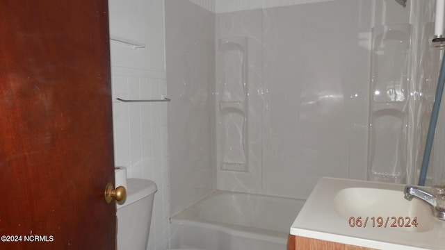 full bathroom with shower / bathtub combination, toilet, and vanity