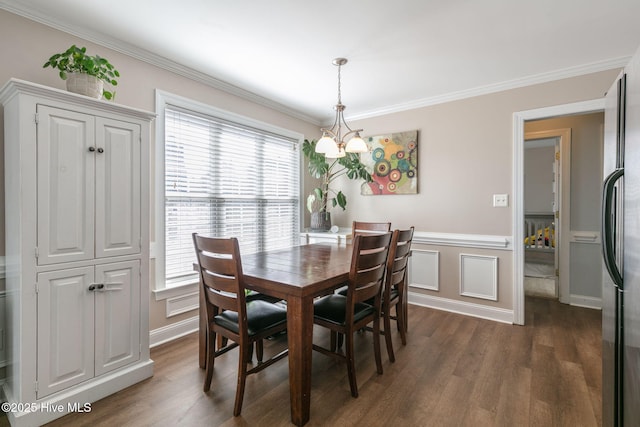 dining area featuring a wealth of natural light, dark wood-style floors, and crown molding