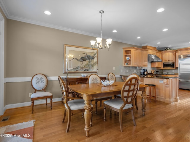 dining room featuring crown molding, recessed lighting, visible vents, and light wood-style floors