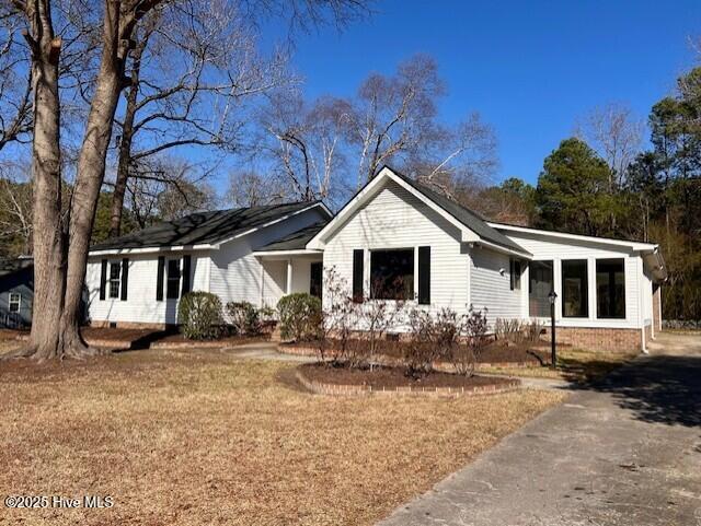 view of front of home featuring crawl space