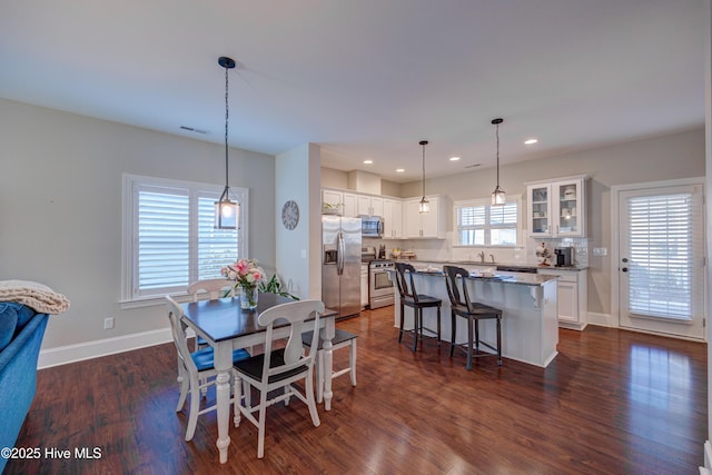 dining room featuring dark wood-type flooring, recessed lighting, visible vents, and baseboards