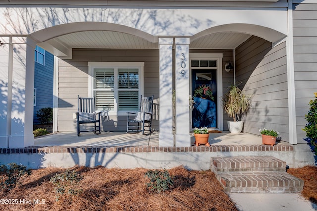 entrance to property featuring covered porch