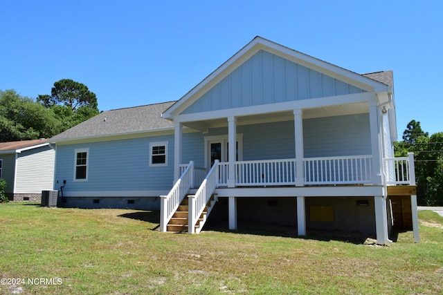 view of front of property featuring roof with shingles, central air condition unit, board and batten siding, a front yard, and crawl space