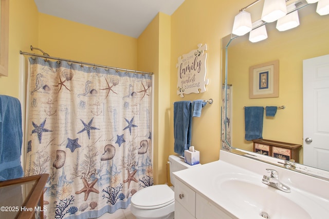 bathroom featuring a shower with shower curtain, vanity, and toilet