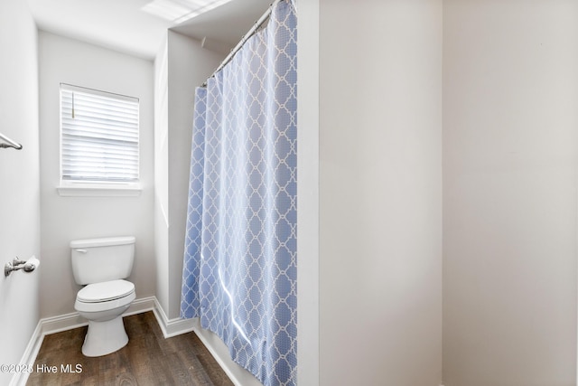 full bathroom featuring a shower with curtain, baseboards, toilet, and wood finished floors