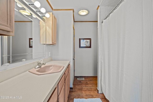 bathroom with vanity, a shower with curtain, wood finished floors, visible vents, and ornamental molding