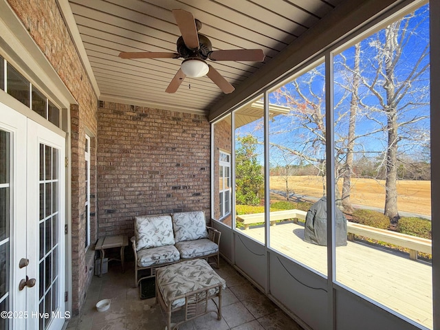 906 Taberna Cir, New Bern, NC 28562 - unfurnished sunroom featuring ceiling fan