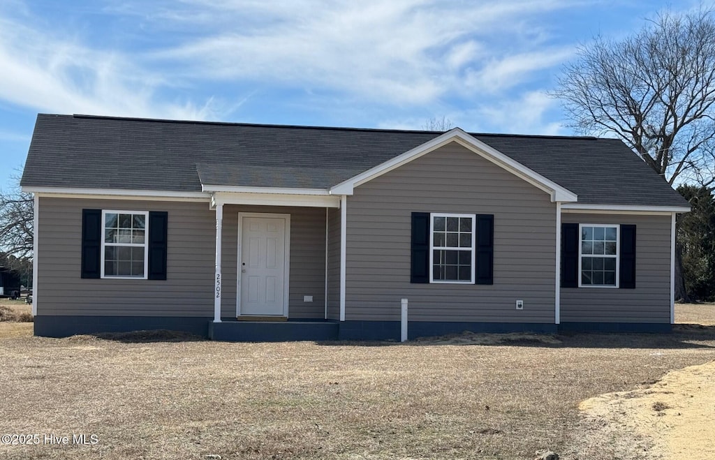 view of front facade featuring a shingled roof