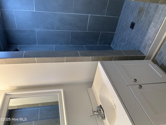 full bath featuring tiled shower