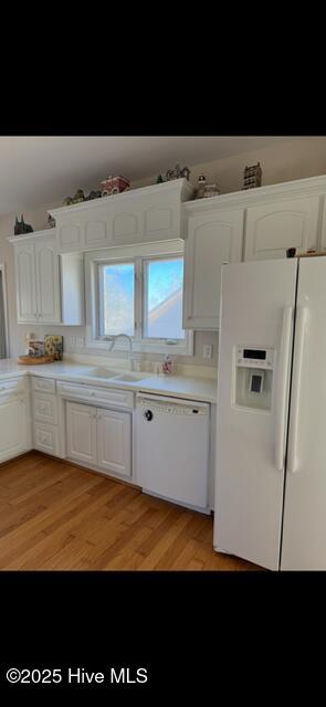 917 Hearthside Ct, New Bern, NC 28560 - kitchen featuring white appliances, a sink, white cabinets, light countertops, and light wood finished floors
