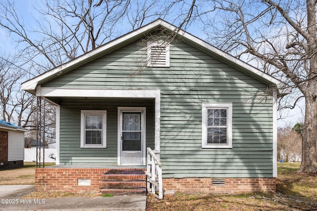 bungalow-style house featuring crawl space