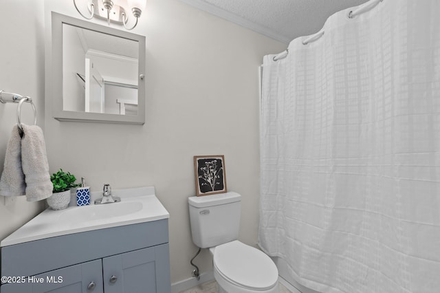 full bath with toilet, ornamental molding, vanity, a textured ceiling, and a shower with curtain