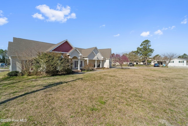 view of front of property with a front yard