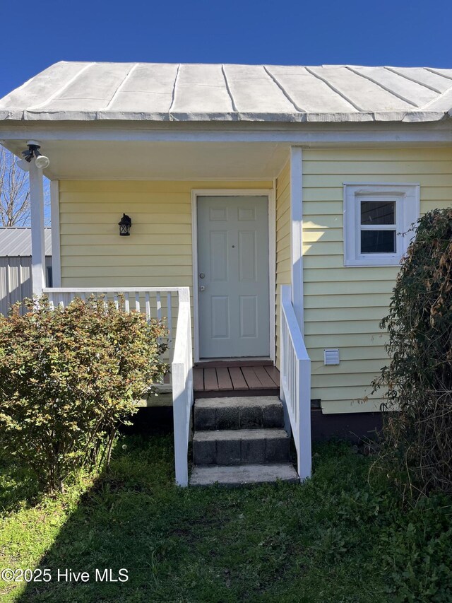 view of entrance to property