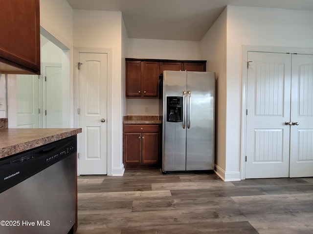 kitchen with stainless steel appliances, baseboards, and dark wood finished floors