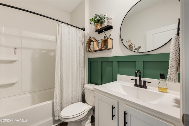 bathroom featuring shower / bathtub combination with curtain, vanity, and toilet